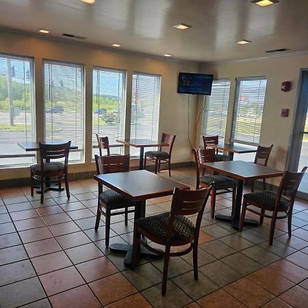 Budgetel Inn & Suites ムーディー エクステリア 写真